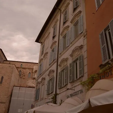 La Piazzetta 4*